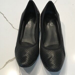 Vaneli Women's Perforated Black  Flats 7.5N Nice Solid Heel With Retro Look